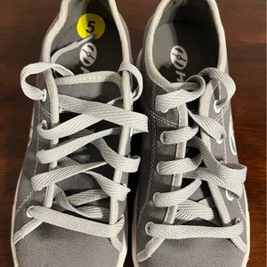 Heelys HES10455 Gray Canvas Roller Skate Shoes Lace Up Low Top Boy’s Size 5